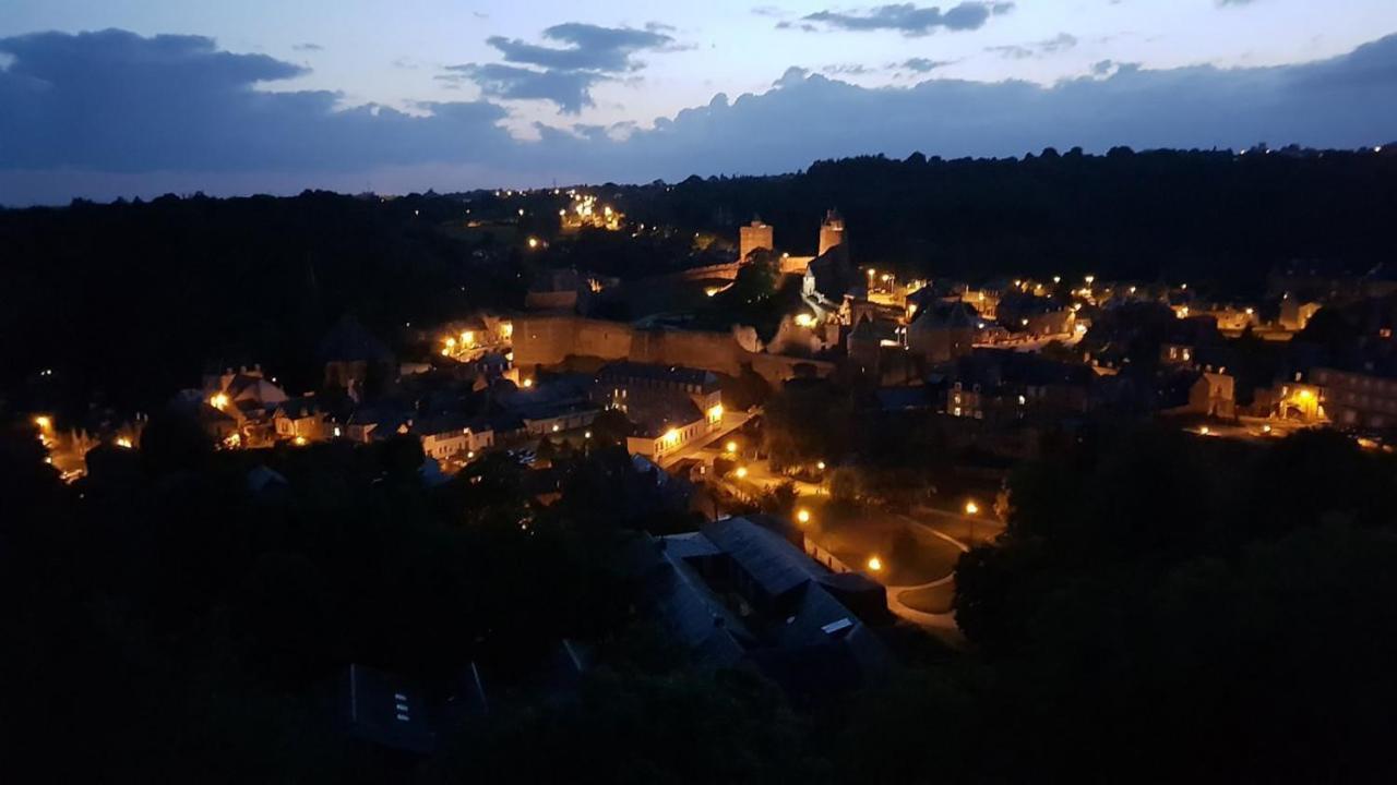 Fougères Mercier De Montigny - Les Chambres Du Beffroi - Spa Et Massage מראה חיצוני תמונה