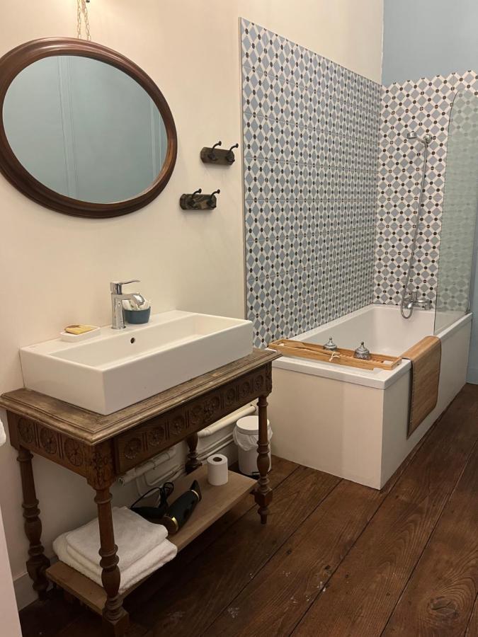 Fougères Mercier De Montigny - Les Chambres Du Beffroi - Spa Et Massage מראה חיצוני תמונה