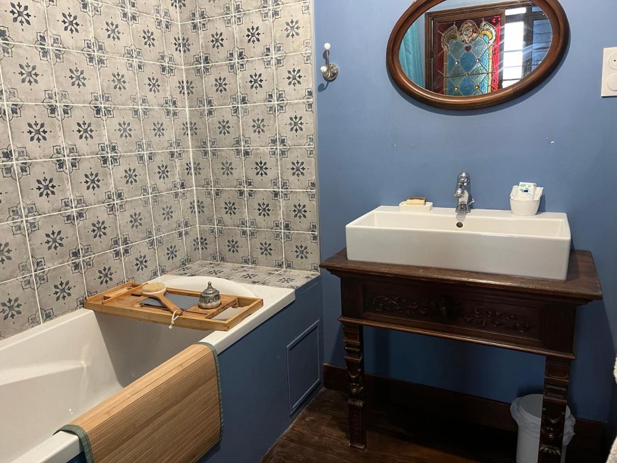 Fougères Mercier De Montigny - Les Chambres Du Beffroi - Spa Et Massage מראה חיצוני תמונה
